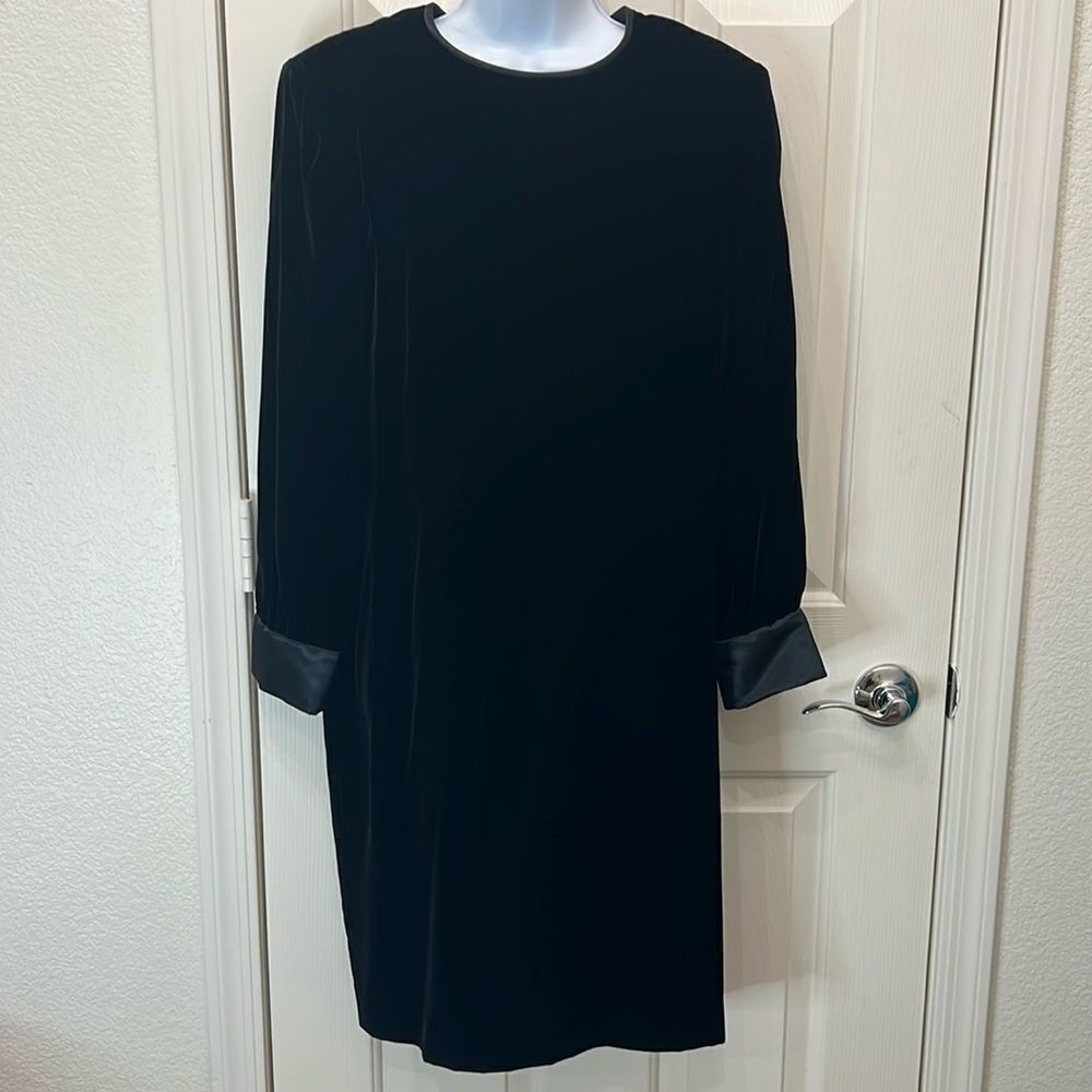 Morton Myles Black Velvet Dress Sz 12 Scoop Neck Long Sleeve Gold Diamond Button